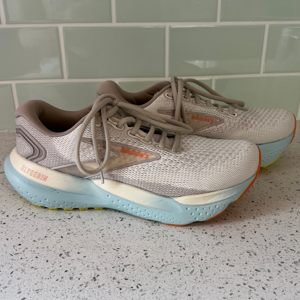 Brooks women’s Glycerin 21 running shoes size 7.5 wide